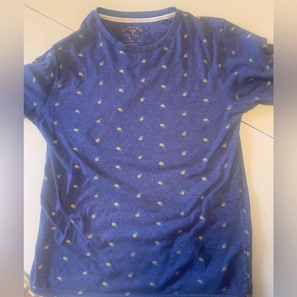 Men’s pineapple t-shirt
